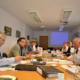 Hans-Günter Dörpmund (erster v.r.), Chefredakteur von LOHNUNTERNEHMEN, Heinrich Wingels (zweiter v.r.), Leiter der Marketingabteilung von Krone, und Dr. Martin Thelen (vierter v.r.) – bei JCB Deutschland zuständig für Öffentlichkeitsarbeit – sind seit der ersten Stunde Teil der Jury.